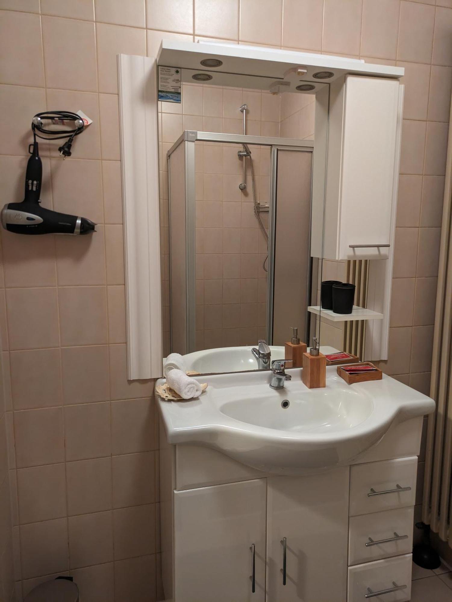 Hotel Ari 카이저슬라우테른 외부 사진