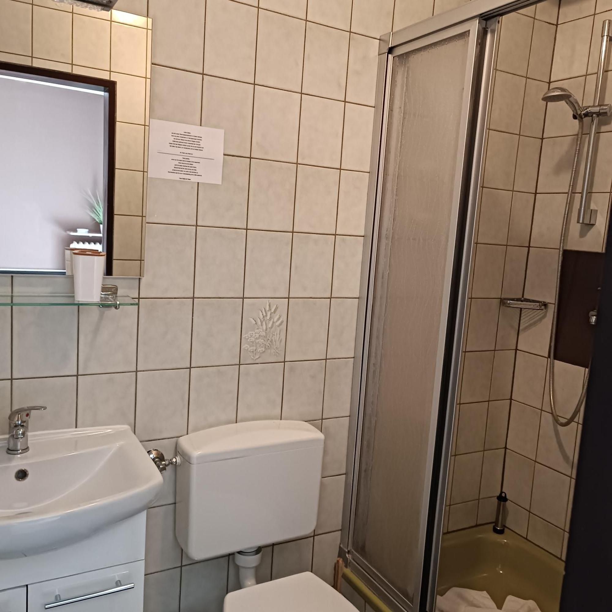 Hotel Ari 카이저슬라우테른 외부 사진