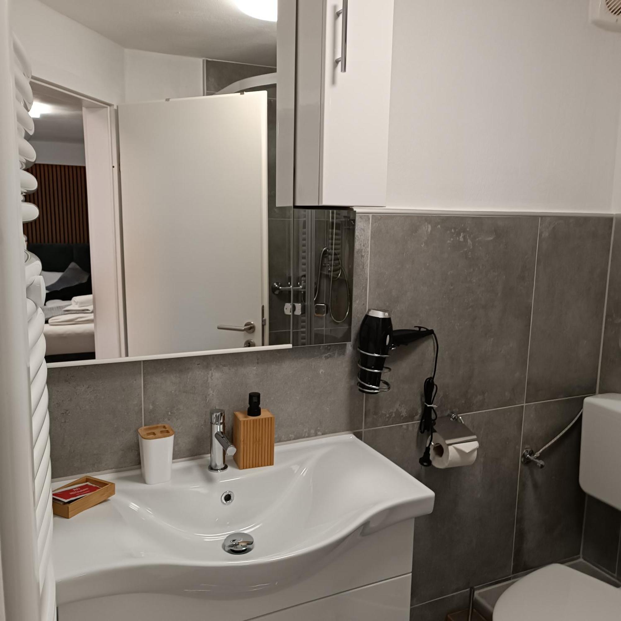 Hotel Ari 카이저슬라우테른 외부 사진